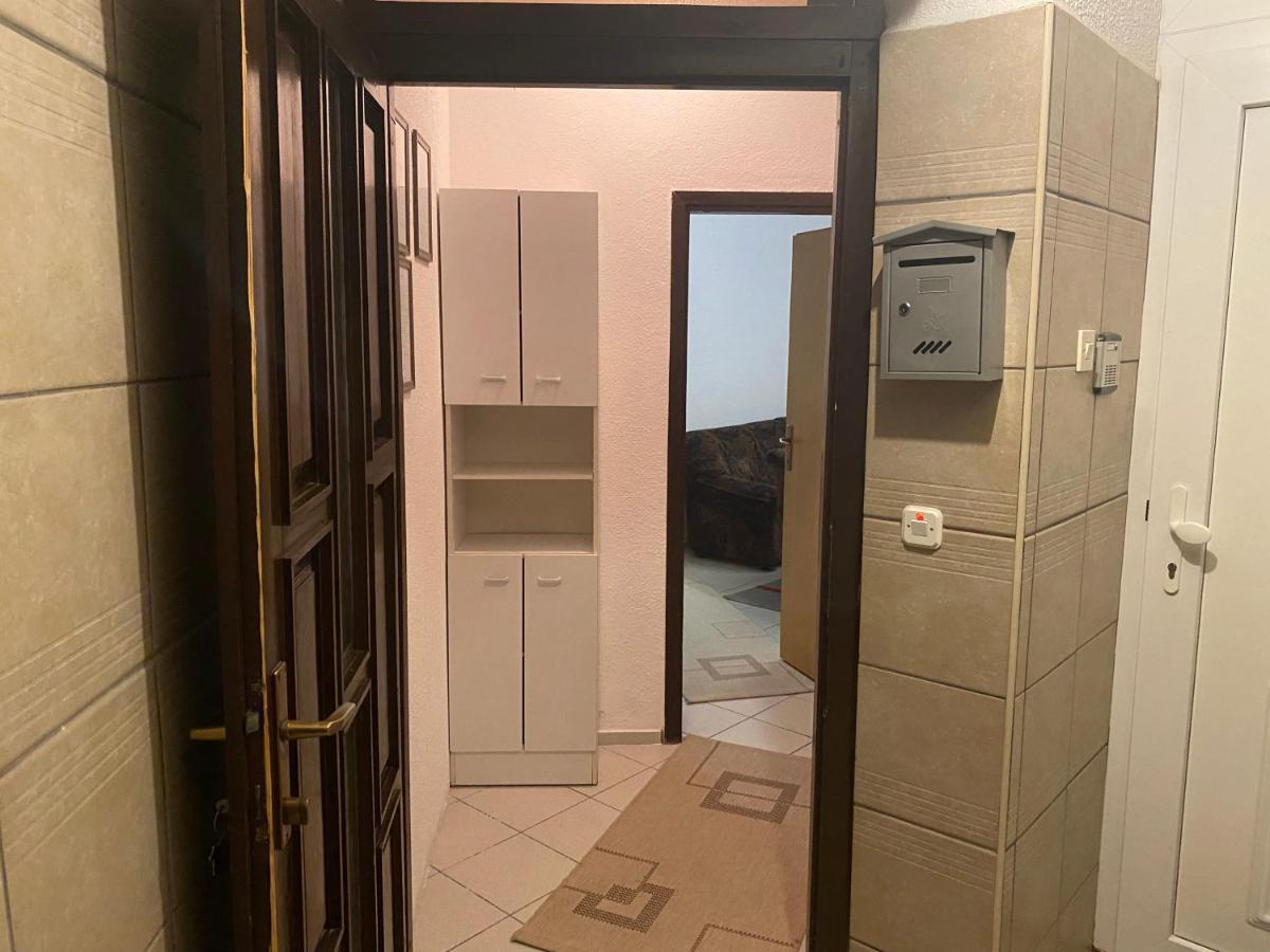 Apartment Lav